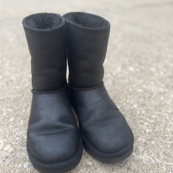 UGG Classic Short Leather Boots Pull On Shearling Lined - Picture 10 of 11